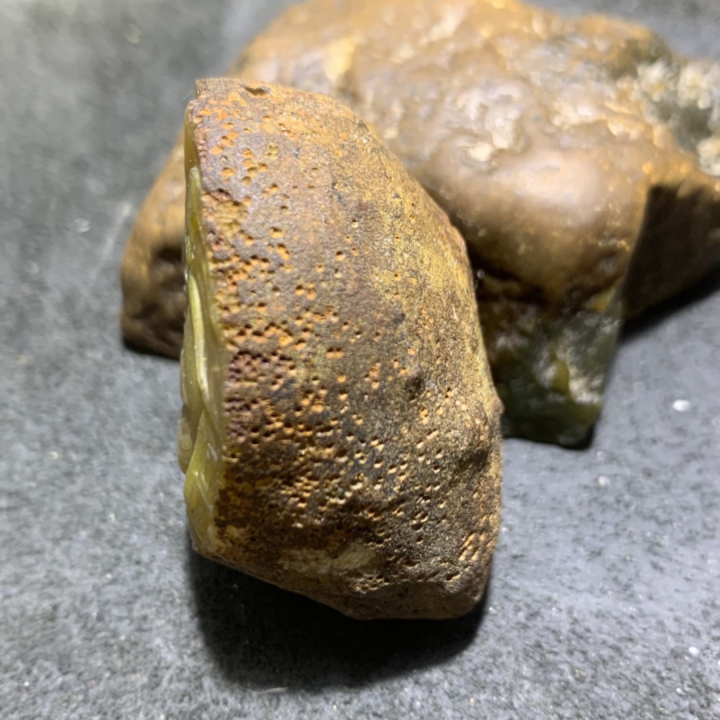 精美亚光蒙料战国红玛瑙高润度原皮雕刻象神吊坠一个