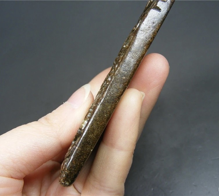 ｜冷门出品｜精选专拍·第贰拾叁场· 地方玉带沁单面工凸起厚实浮雕龙纹大方牌
