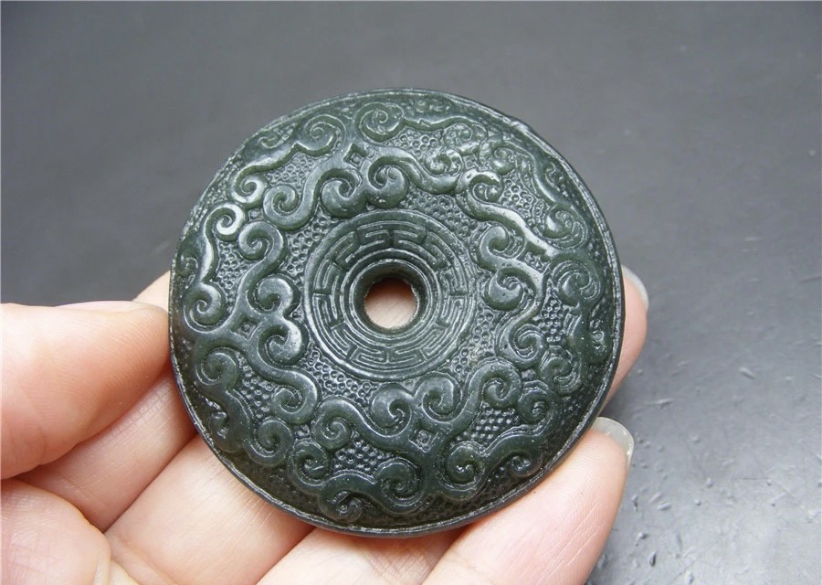 ｜冷门出品｜精选专拍·第贰拾叁场· 和田玉双面工浅浮雕厚实卷草纹大圆玉璧