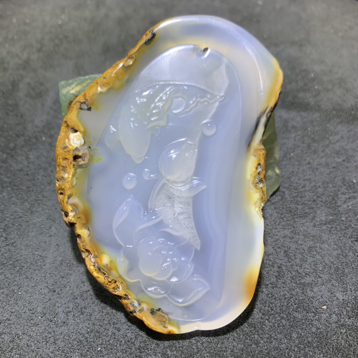 重器天然马达加斯加原皮玛瑙雕刻莲年有鱼牌子一块，