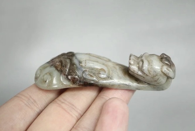 ｜冷门出品｜精选专拍·第贰拾伍场· 和田玉立体的龙代勾 黑沁