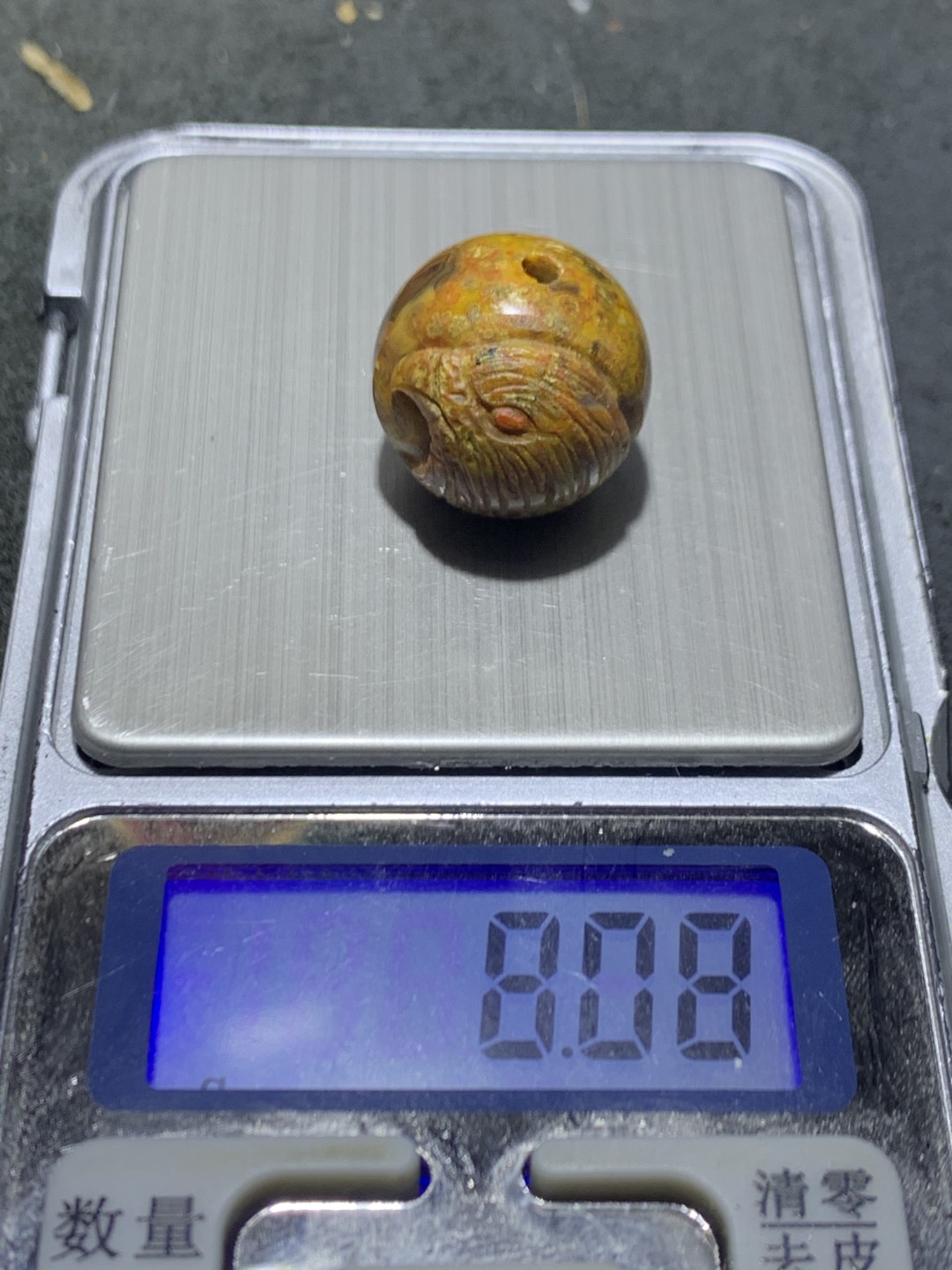 精美亚光草花纹战国红玛瑙手工俏色巧雕鹰珠子一颗