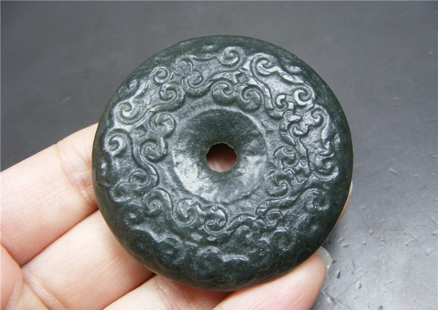 ｜冷门出品｜精选专拍·第贰拾叁场· 和田玉双面工浅浮雕厚实卷草纹大圆玉璧