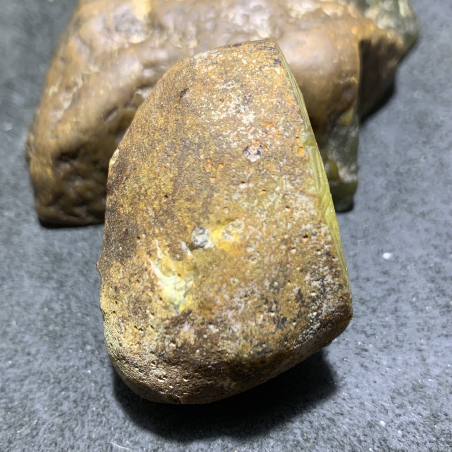 精美亚光蒙料战国红玛瑙高润度原皮雕刻象神吊坠一个