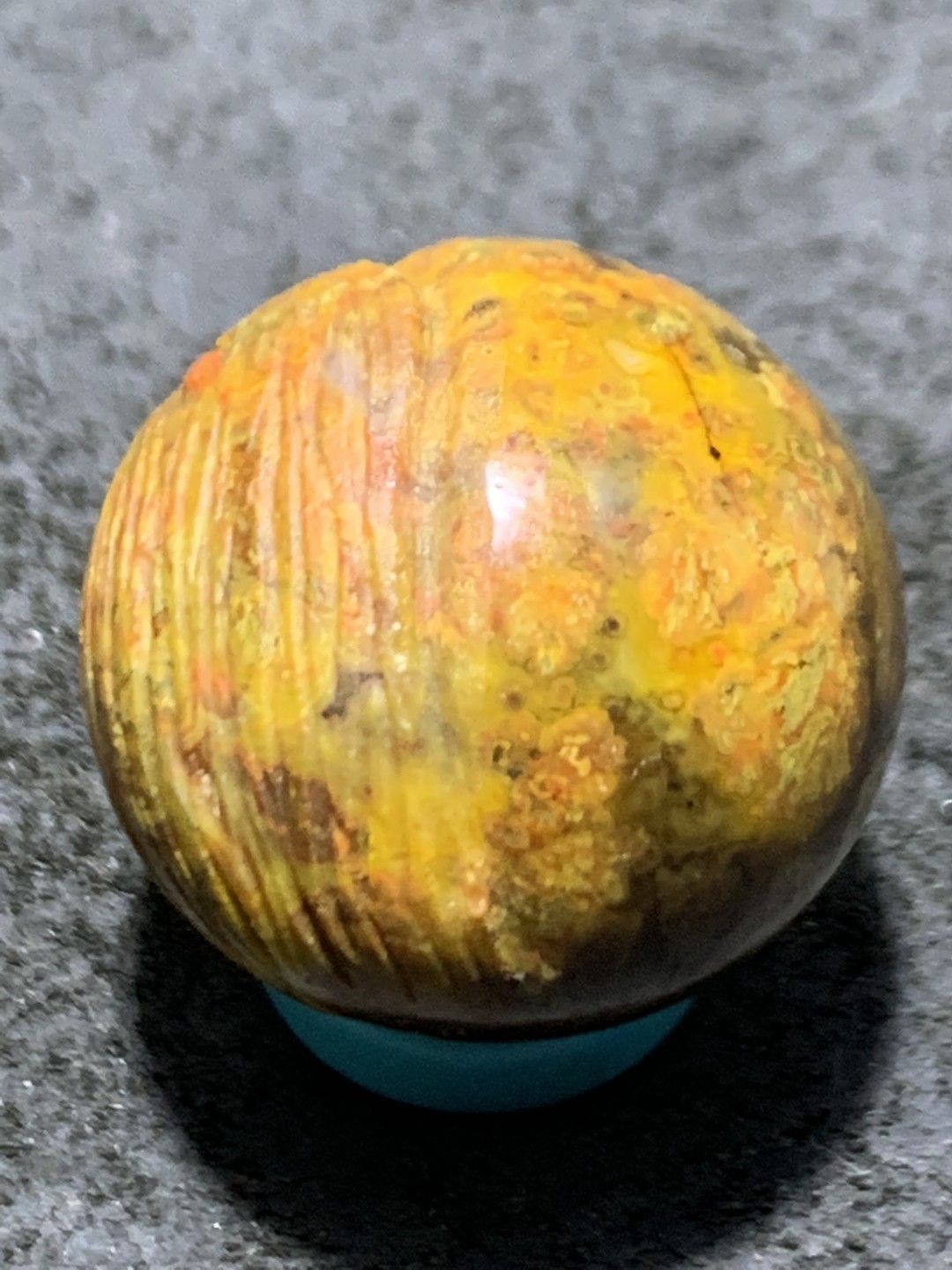 精美亚光草花纹战国红玛瑙手工俏色巧雕鹰珠子一颗