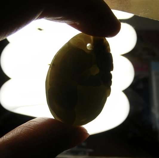 ｜冷门出品｜精选专拍·第贰拾叁场· 和田青玉带糖色带孔莲蓬头蝙蝠三足金蟾大坠佩