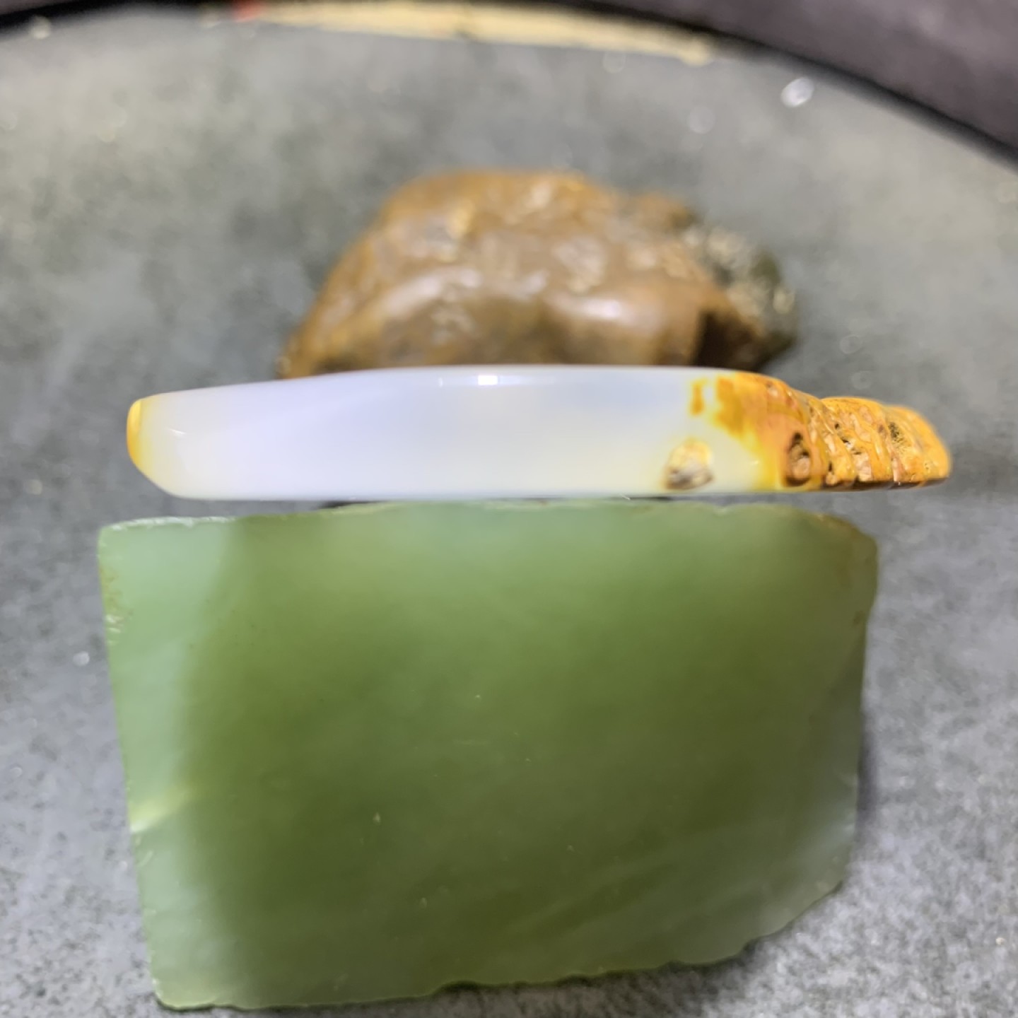 重器天然马达加斯加原皮玛瑙雕刻莲年有鱼牌子一块，