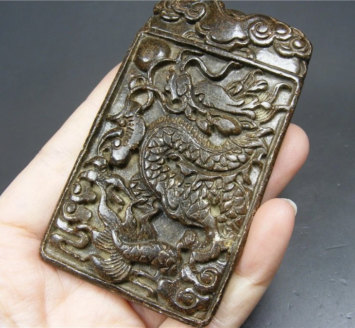 ｜冷门出品｜精选专拍·第贰拾叁场· 地方玉带沁单面工凸起厚实浮雕龙纹大方牌