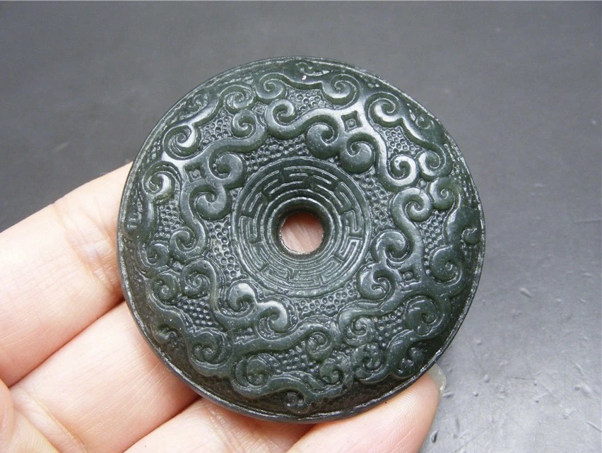 ｜冷门出品｜精选专拍·第贰拾叁场· 和田玉双面工浅浮雕厚实卷草纹大圆玉璧