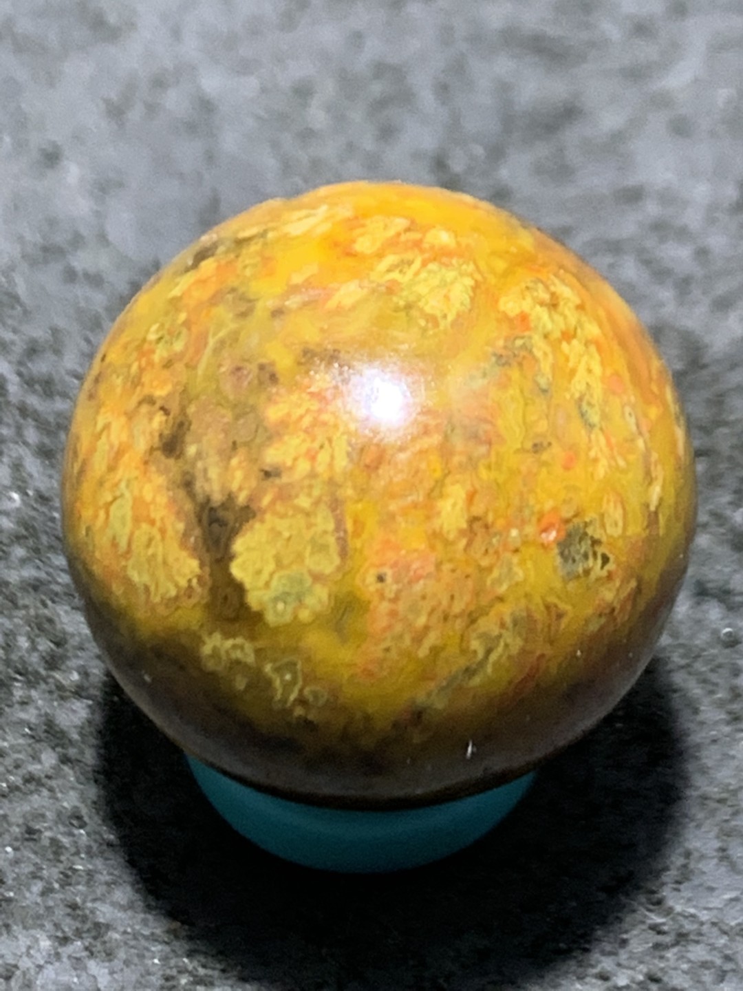 精美亚光草花纹战国红玛瑙手工俏色巧雕鹰珠子一颗