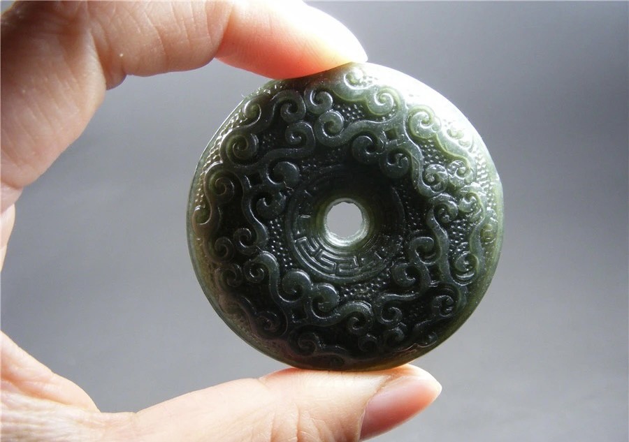 ｜冷门出品｜精选专拍·第贰拾叁场· 和田玉双面工浅浮雕厚实卷草纹大圆玉璧