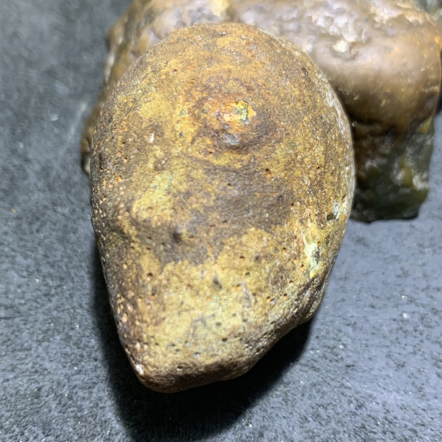 精美亚光蒙料战国红玛瑙高润度原皮雕刻象神吊坠一个