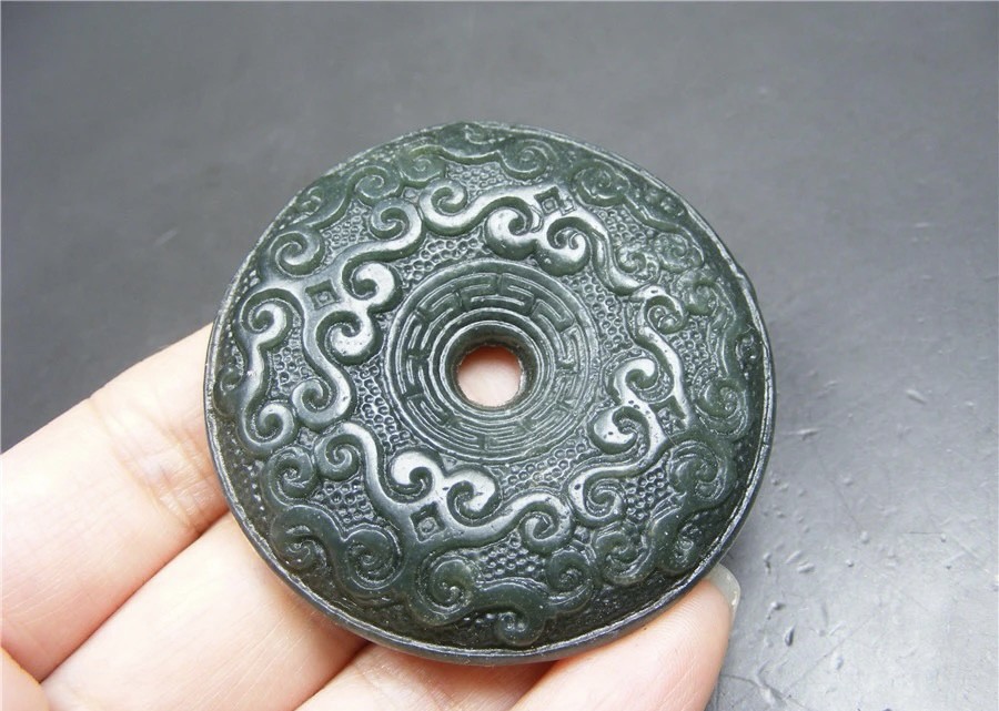 ｜冷门出品｜精选专拍·第贰拾叁场· 和田玉双面工浅浮雕厚实卷草纹大圆玉璧