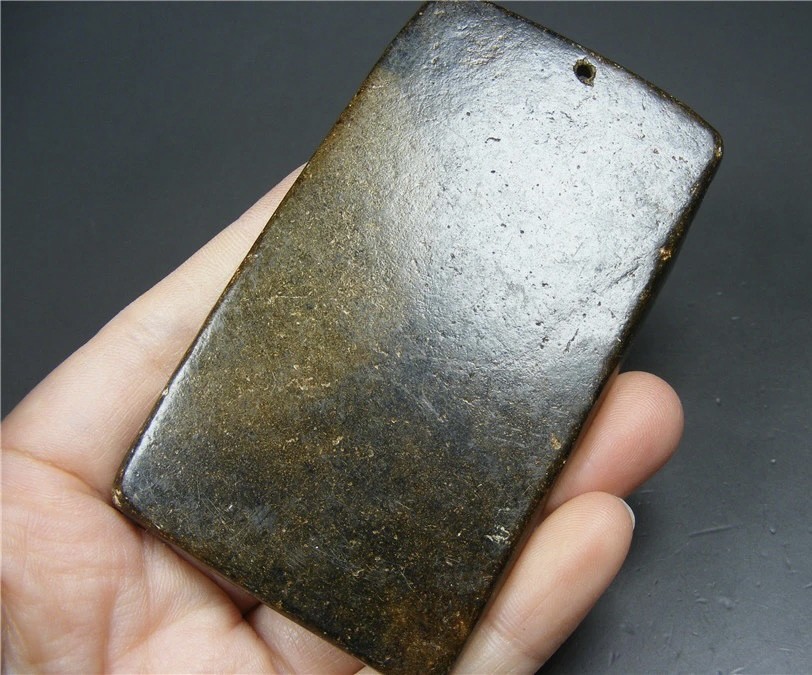 ｜冷门出品｜精选专拍·第贰拾叁场· 地方玉带沁单面工凸起厚实浮雕龙纹大方牌