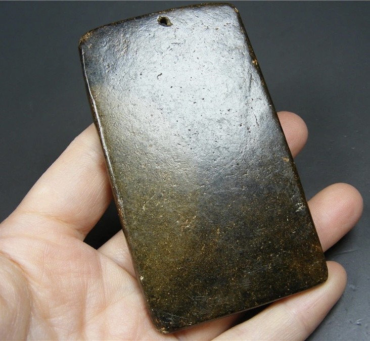 ｜冷门出品｜精选专拍·第贰拾叁场· 地方玉带沁单面工凸起厚实浮雕龙纹大方牌
