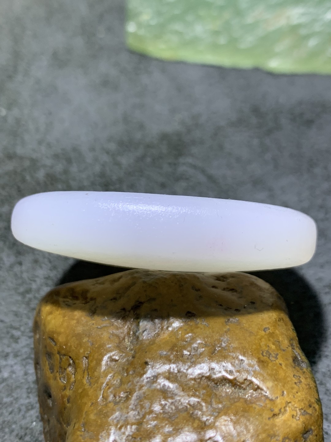 精美亚光高玉化草花纹海洋玉髓手工雕刻富贵有余牌子一个！