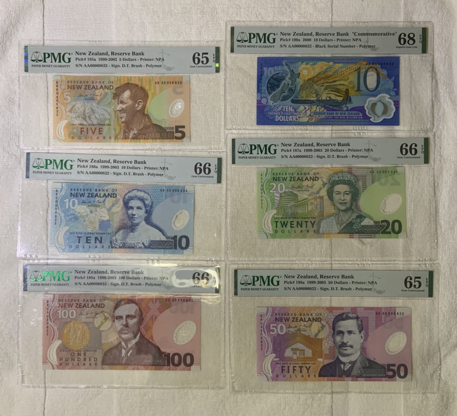 收藏联盟Quantum Auction 第246期拍卖 新西兰1999-2003年5-100元一套(包括一张稀少的千禧年纪念钞AA首发百位号) PMG65-68 首发全同百位号 号码无47