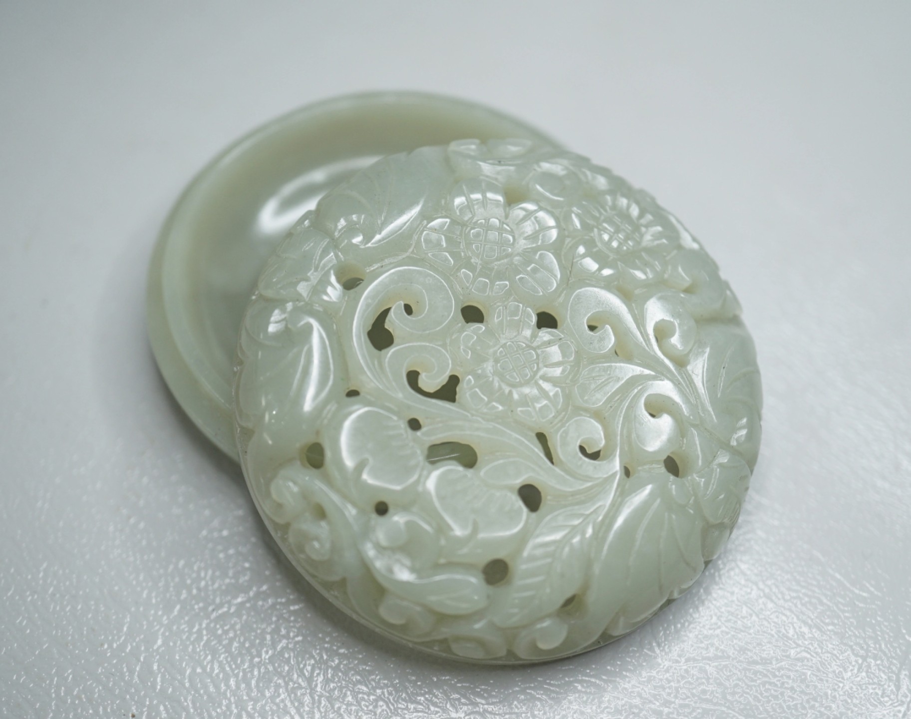 ｜冷门出品｜精选专拍·第贰拾伍场· 精雕和田花卉镂空粉盒