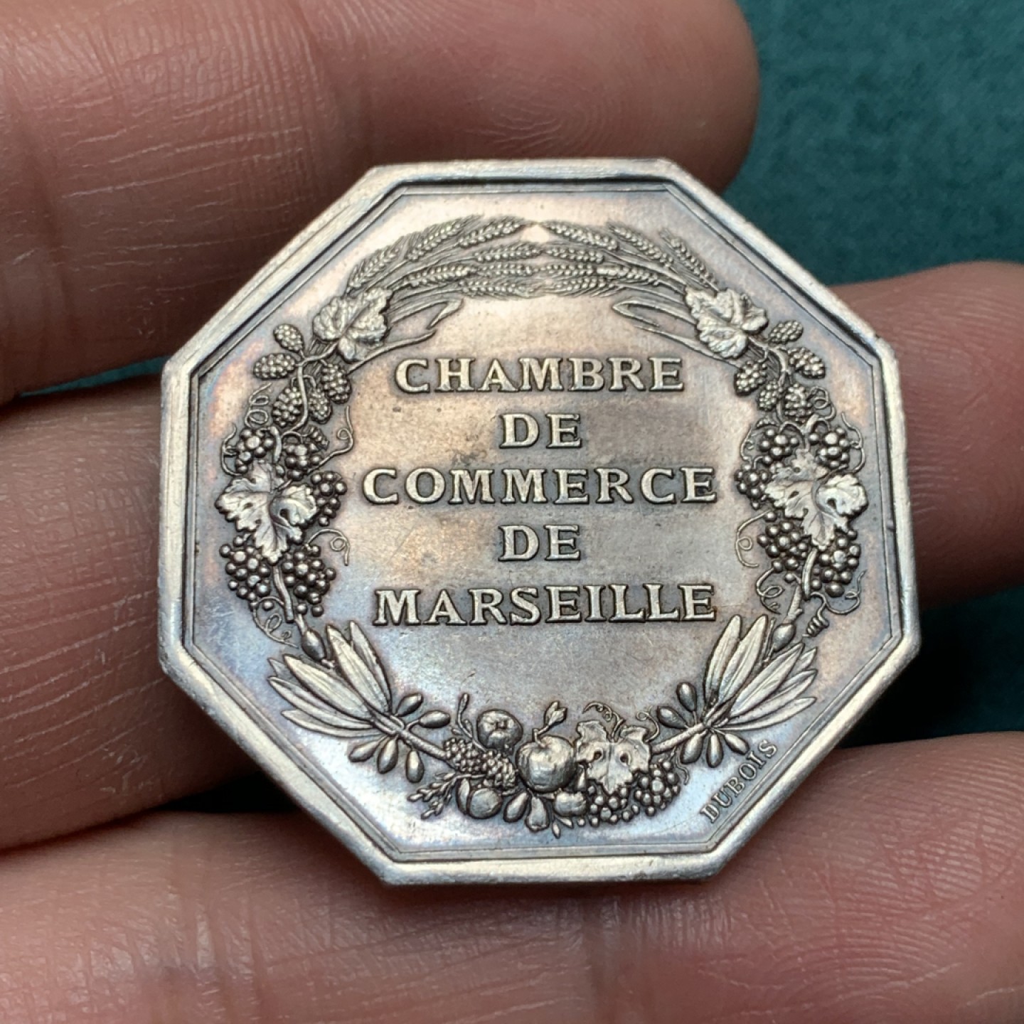 《竞宝斋》第150场-周日，周一，周四 3场 (全场包邮) 法国 马赛航海港口 银质八角代币  重量：19.5gr  边铭：丰饶角+银标