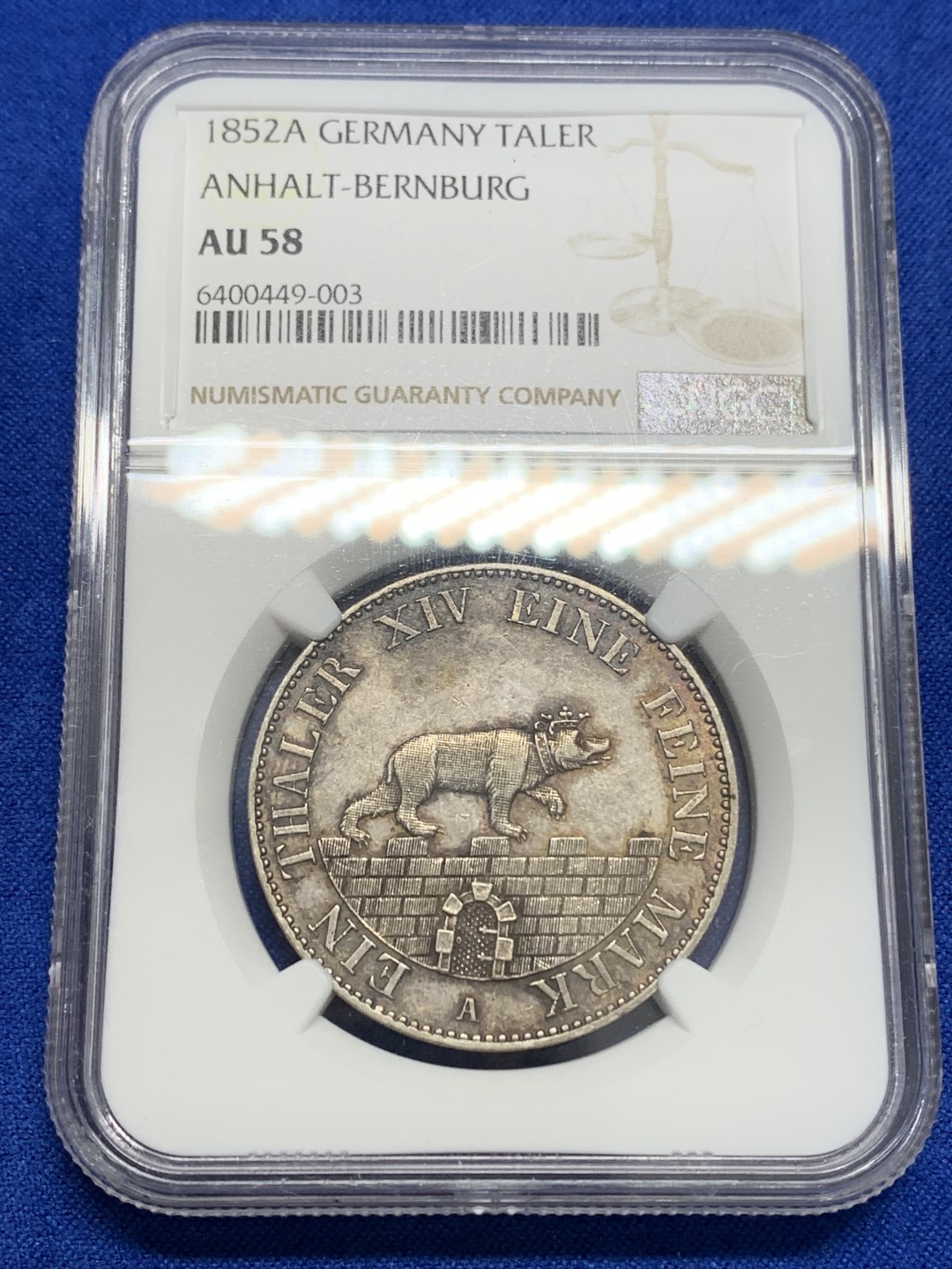 《竞宝斋》第150场-周日，周一，周四 3场 (全场包邮) NGC AU58 安哈特小熊爬墙泰勒 银币 1852最少年份，10000发行，早期直径大 重量重，比186X少见！五彩，细节无敌，熊身栩栩如生，炫技作品