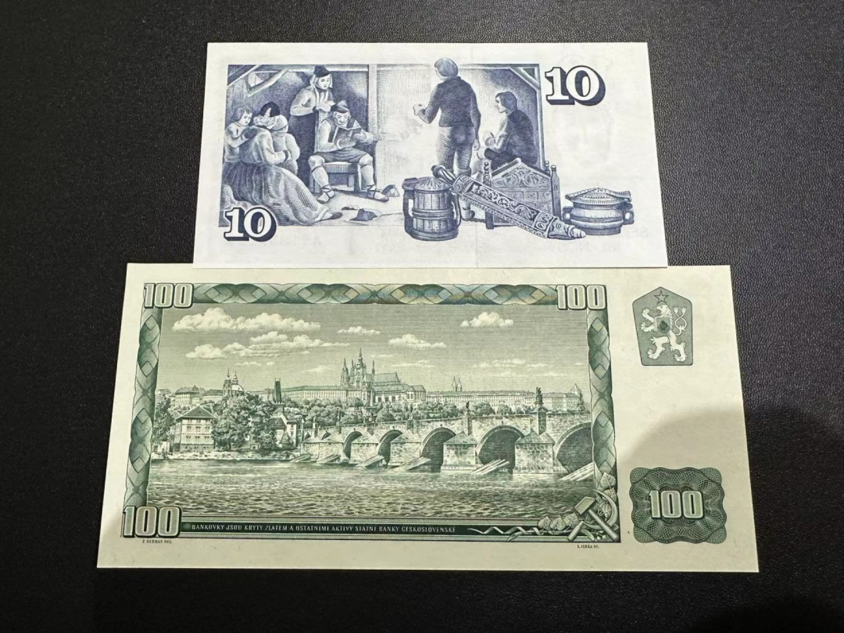 《外钞收藏家》第二百五十八期（连拍第三场） 冰岛10克朗、捷克斯洛伐克100克朗 两张 全新UNC