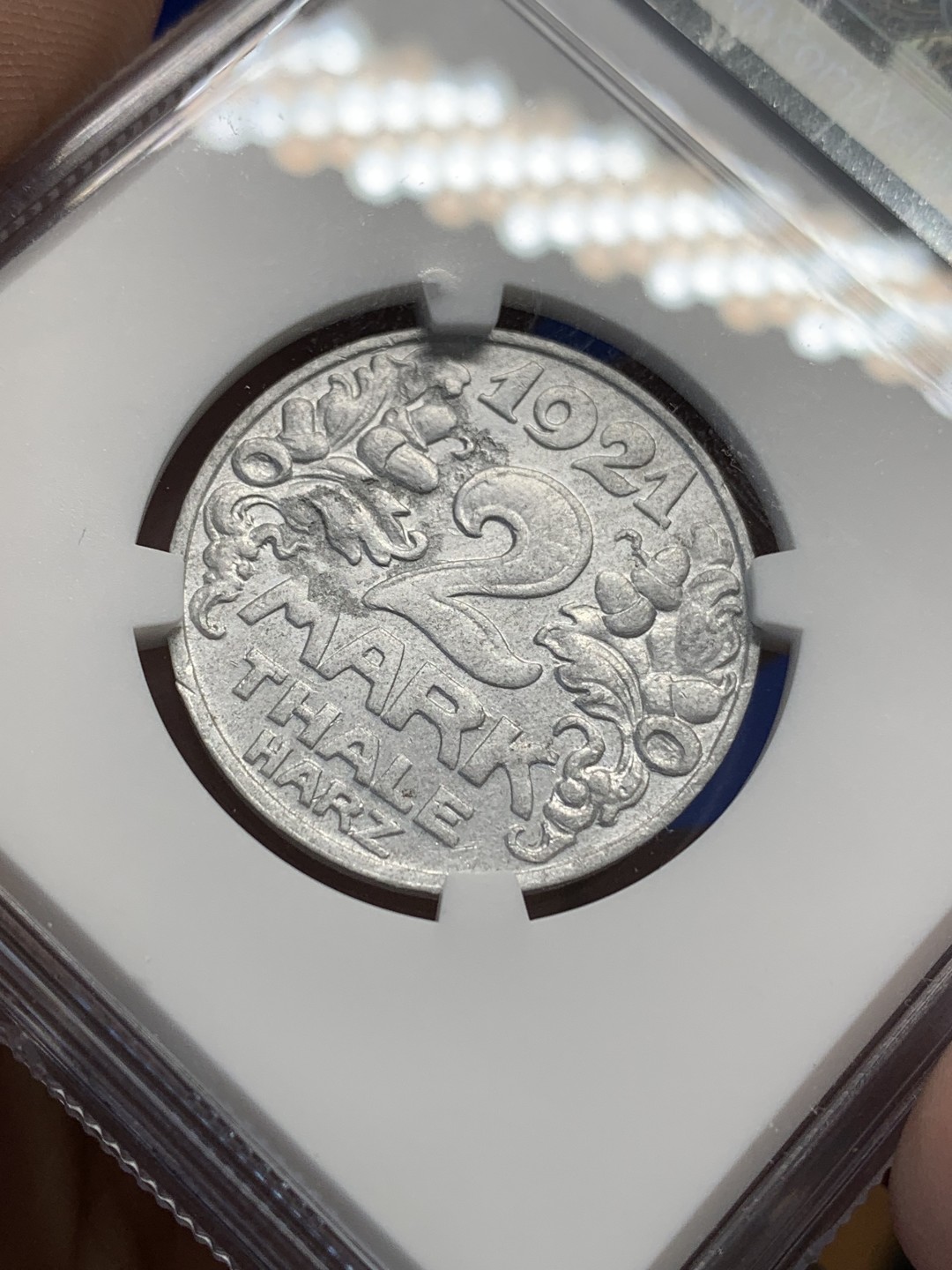 《竞宝斋》第150场-周日，周一，周四 3场 (全场包邮) NGC-UNCD 德国紧急状态时期塔勒小猫币 1921年 2马克 塔勒系列里比较少的一枚 细节很好属于德紧中的小精品