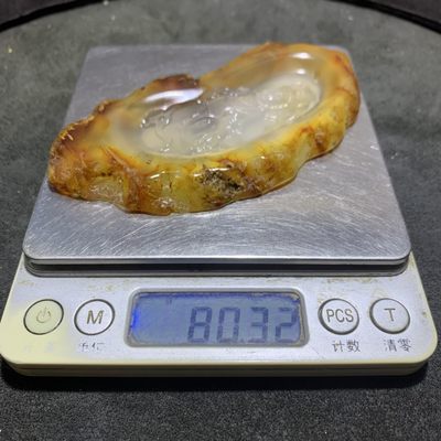 重器天然马达加斯加原皮玛瑙雕刻站观音牌子一块 重器天然马达加斯加原皮玛瑙雕刻站观音牌子一块