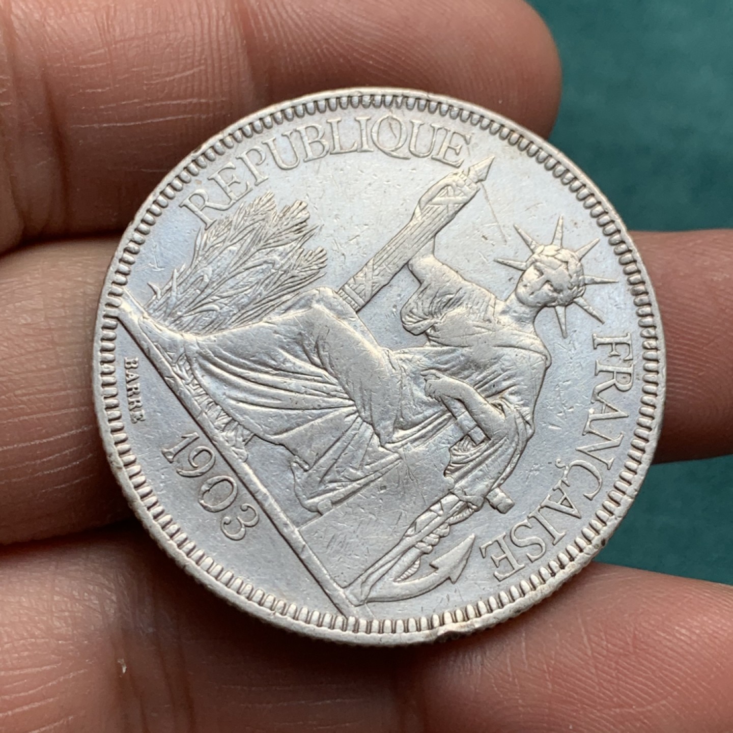 《竞宝斋》第150场-周日，周一，周四 3场 (全场包邮) 法属印支 1903年 坐人银币 年份不多 细节见图 背面中间有焊接痕迹
