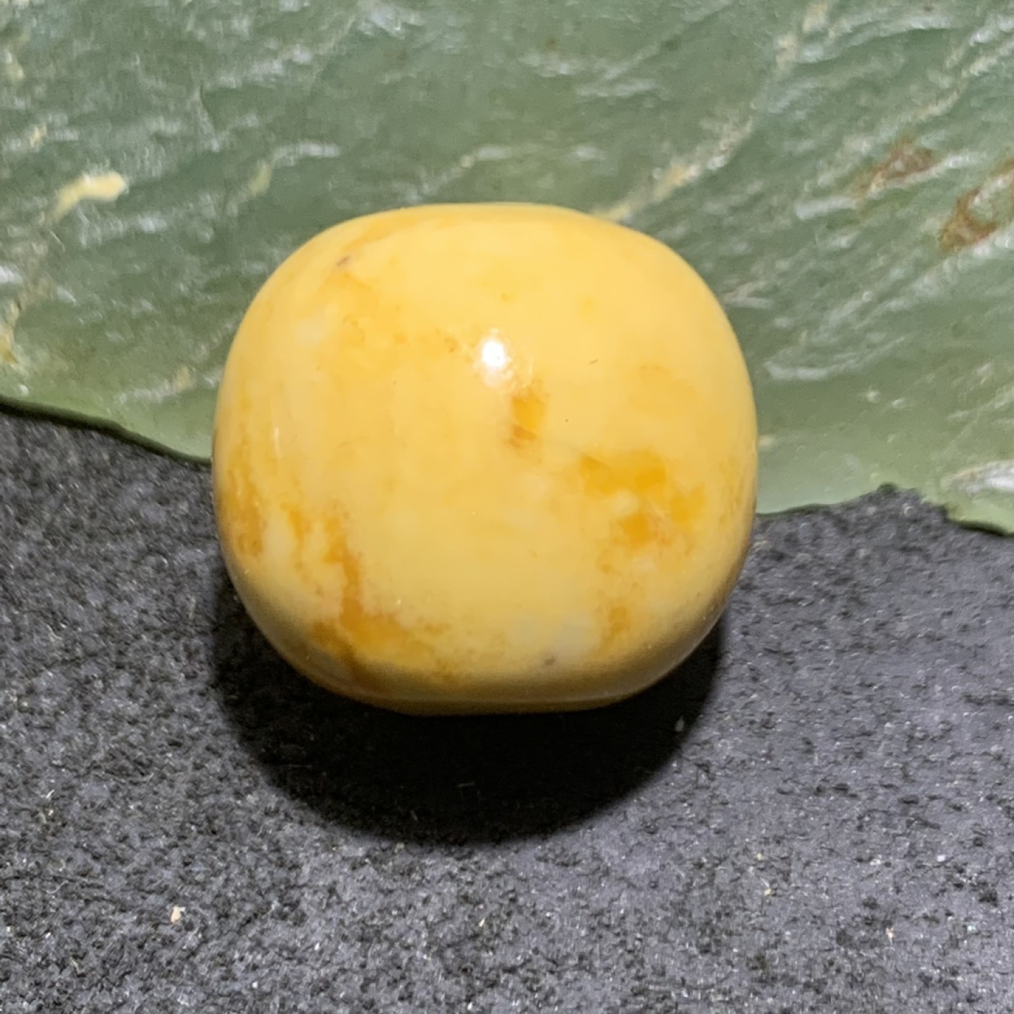 缅甸黄玉随形老形桶珠一个！