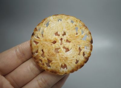 ｜冷门出品｜精选专拍·第贰拾柒场· - 和田带皮镂空蝴蝶玉佩