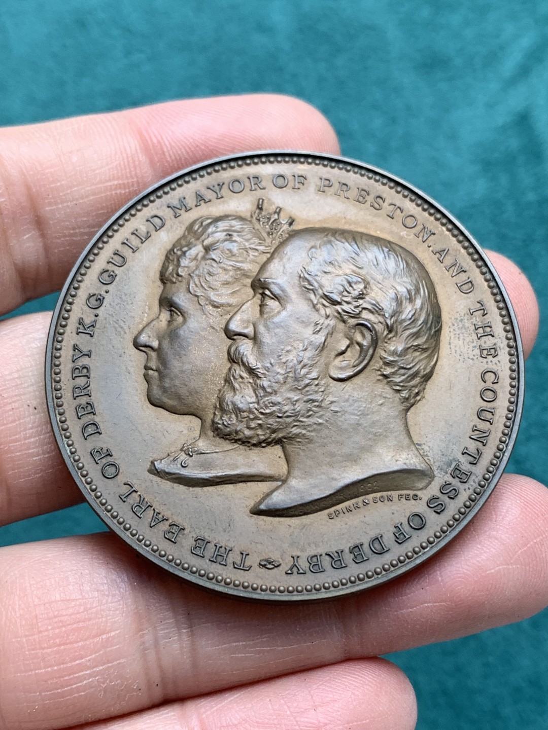 《竞宝斋》第150场-周日，周一，周四 3场 (全场包邮) 1902年 英国普雷斯顿公会纪念大铜章，带原盒 51mm60克