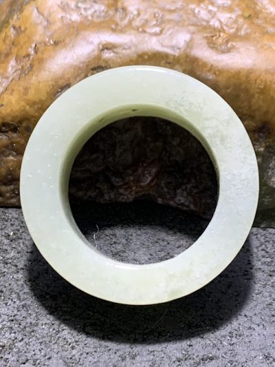天然青海料和田玉扳指一个 - 天然青海料和田玉扳指一个