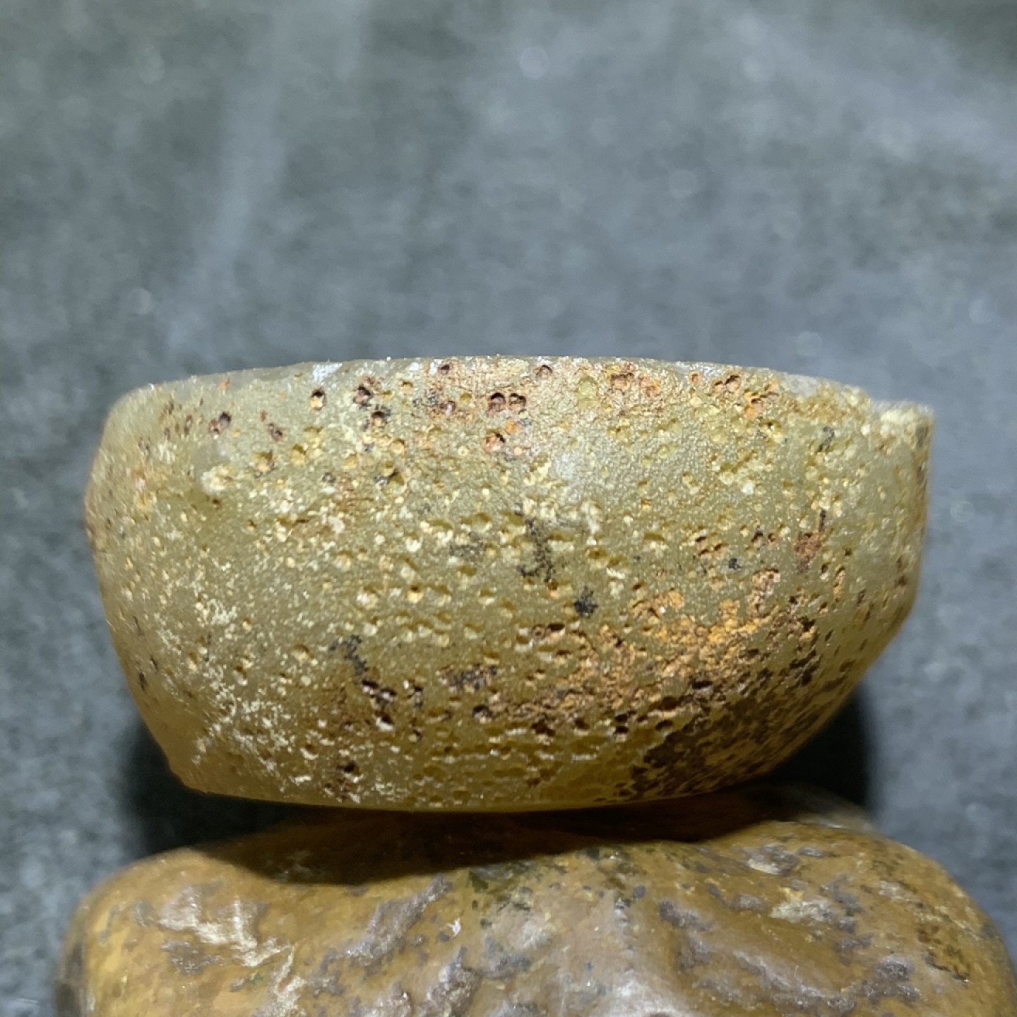 精美原皮蒙料战国红玛瑙高润度金沙料雕刻香插一个！
