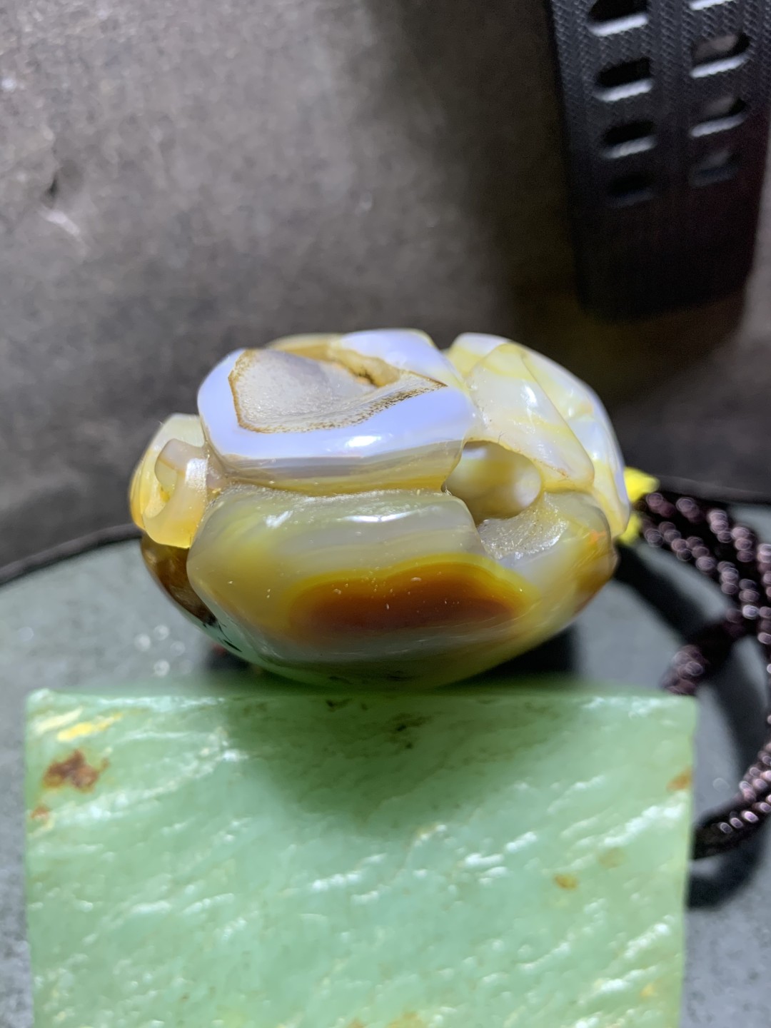 精美晶洞聚宝盆高玉化天然马达加斯加高玉化玛瑙手工镂空雕刻福在眼前把件一个！