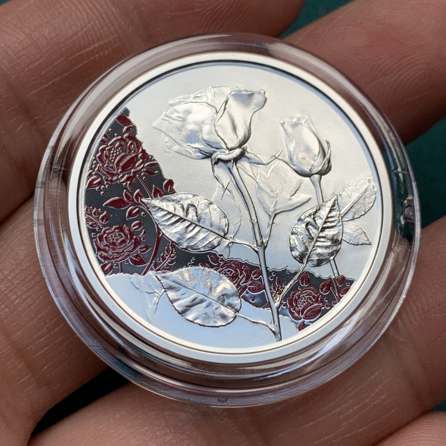 《竞宝斋》第150场-周日，周一，周四 3场 (全场包邮) 奥地利 10欧元 彩色玫瑰花语精制银币 原盒原证 热门题材 寓意美好可送恋人 无刮痕无白斑