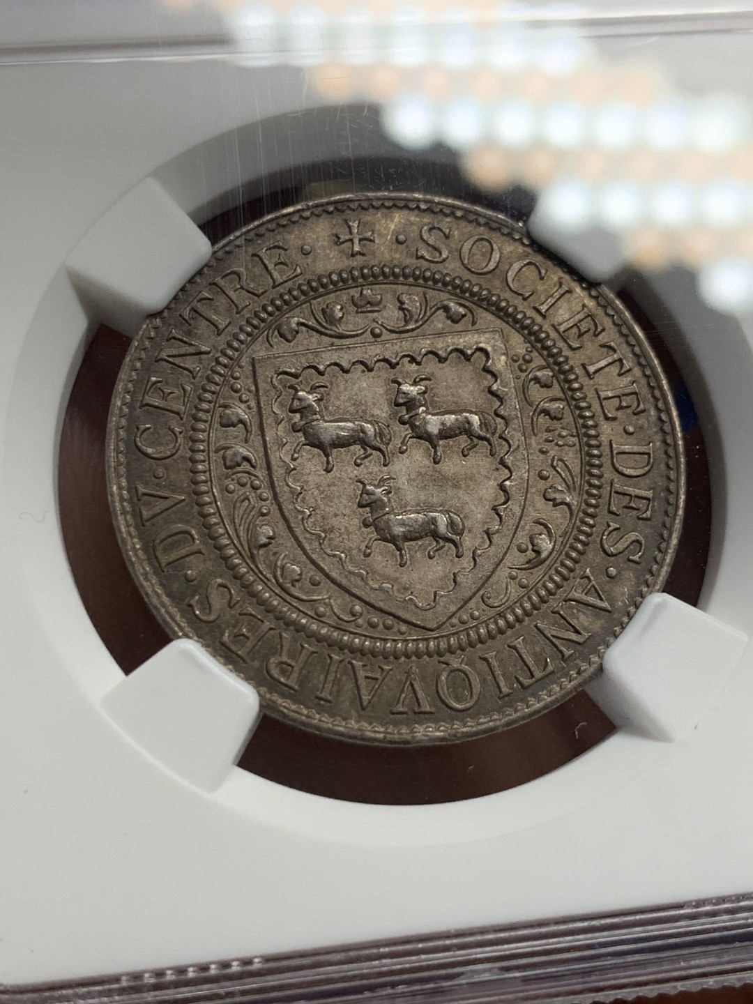 《竞宝斋》第150场-周日，周一，周四 3场 (全场包邮) NGC-MS63 法国1867年 三羊开泰盾徽 圆形JETON 顶级品相 五彩包浆