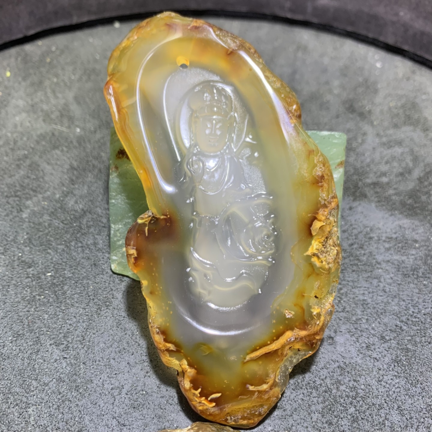 重器天然马达加斯加原皮玛瑙雕刻站观音牌子一块