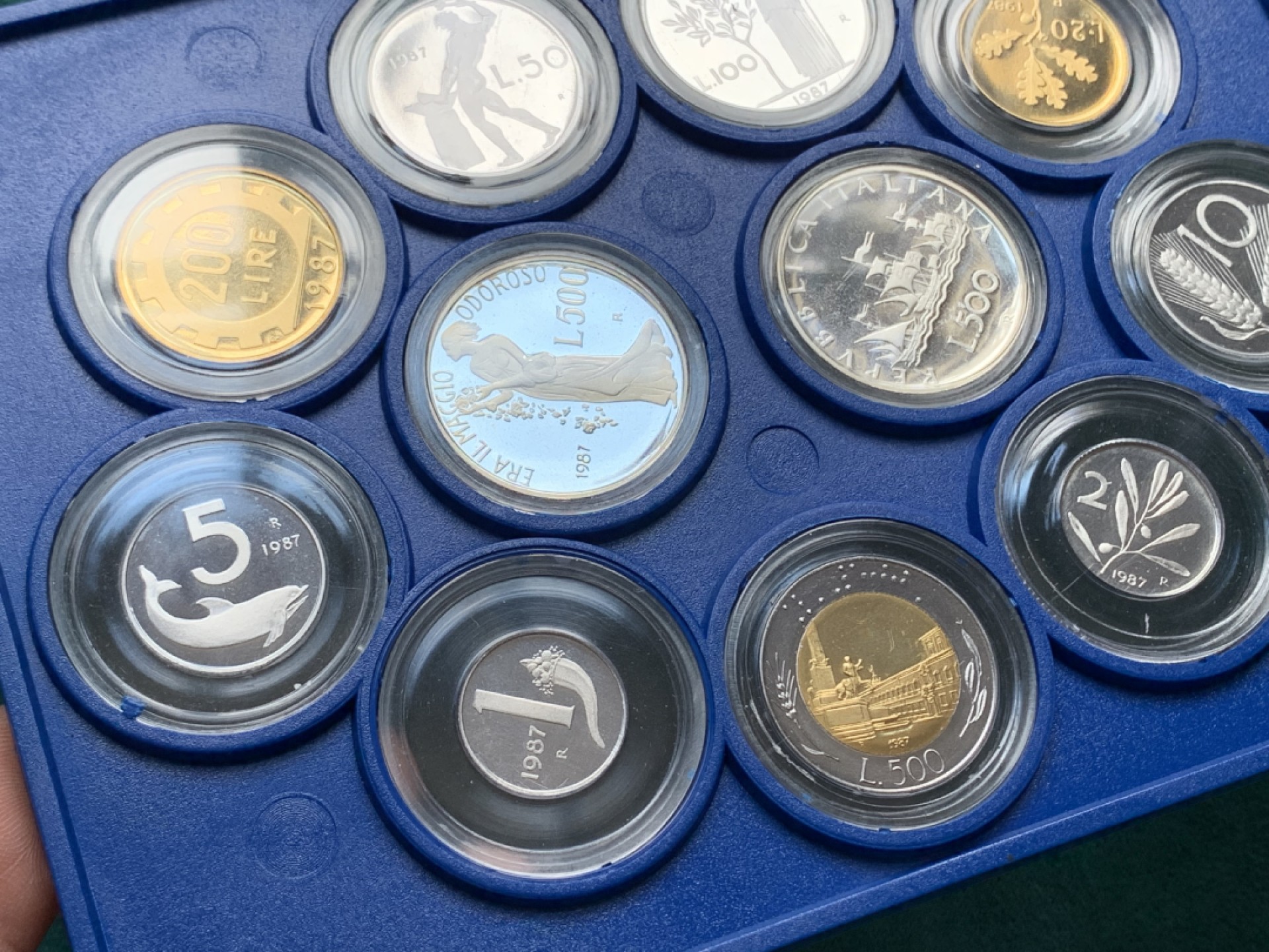 《竞宝斋》第150场-周日，周一，周四 3场 (全场包邮) 1987年原盒带证书意大利精制套币含两枚银币