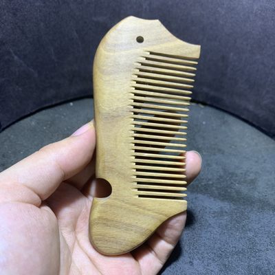 精美天然绿檀木梳一个 - 精美天然绿檀木梳一个
