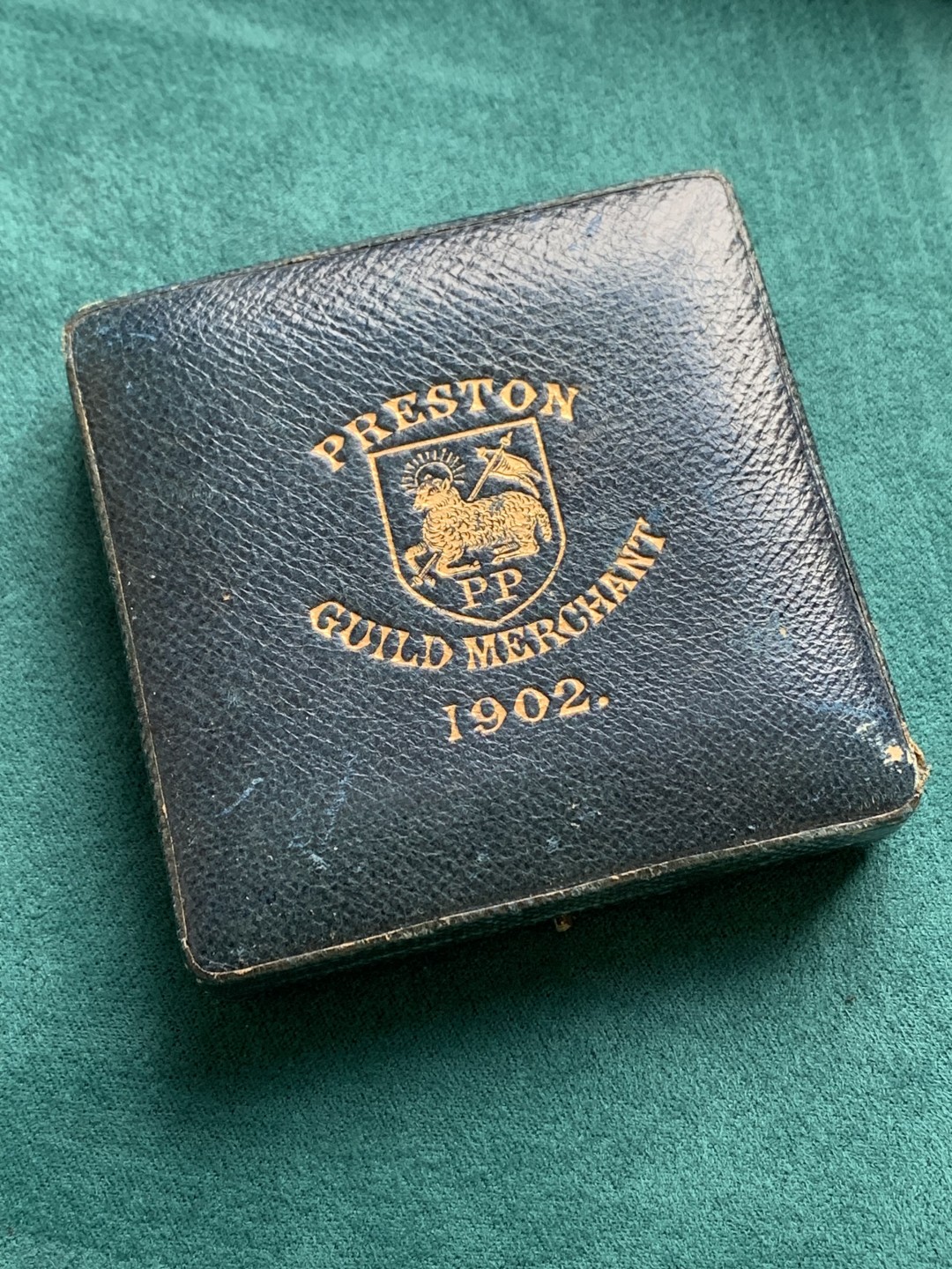 《竞宝斋》第150场-周日，周一，周四 3场 (全场包邮) 1902年 英国普雷斯顿公会纪念大铜章，带原盒 51mm60克