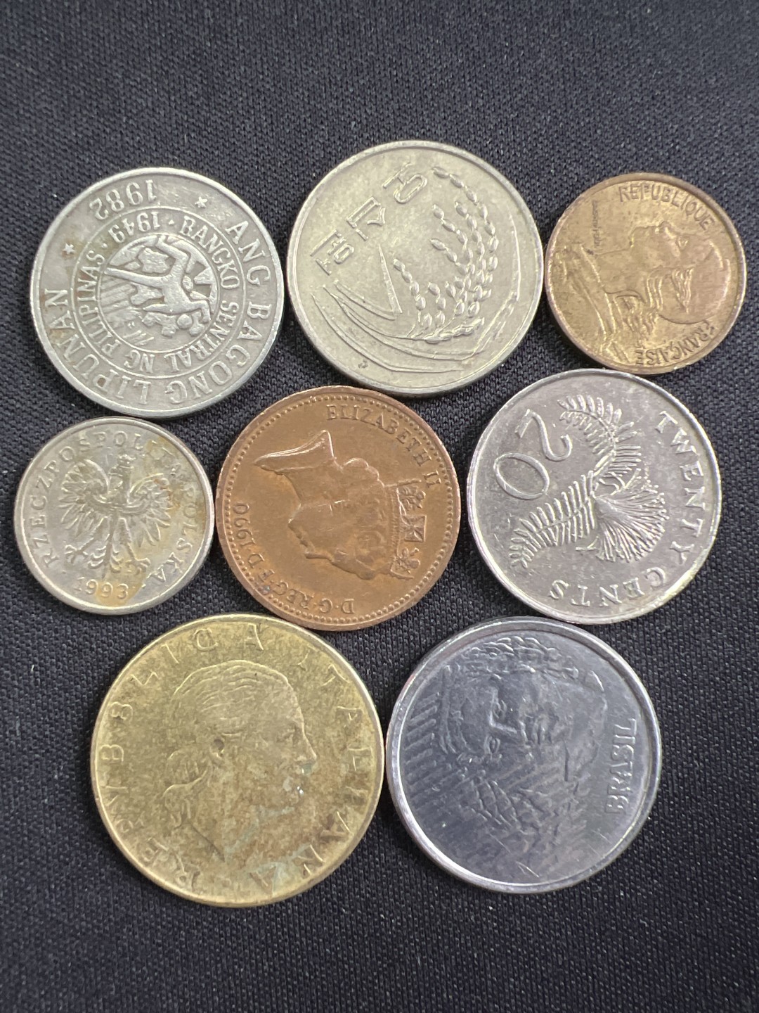 泡泡堂微拍第一 一 七幕硬币捡漏可累计专场👿👿，累计满二十元包邮，接受代拍业务 硬币一组100