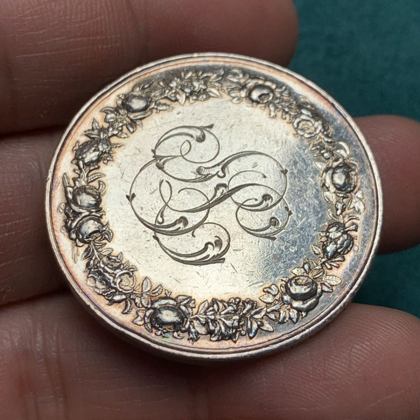 《竞宝斋》第150场-周日，周一，周四 3场 (全场包邮) 法国 1868 结婚纪念 银章  重量：22.2gr  直径：36mm 边铭：蜜蜂+银标+日期