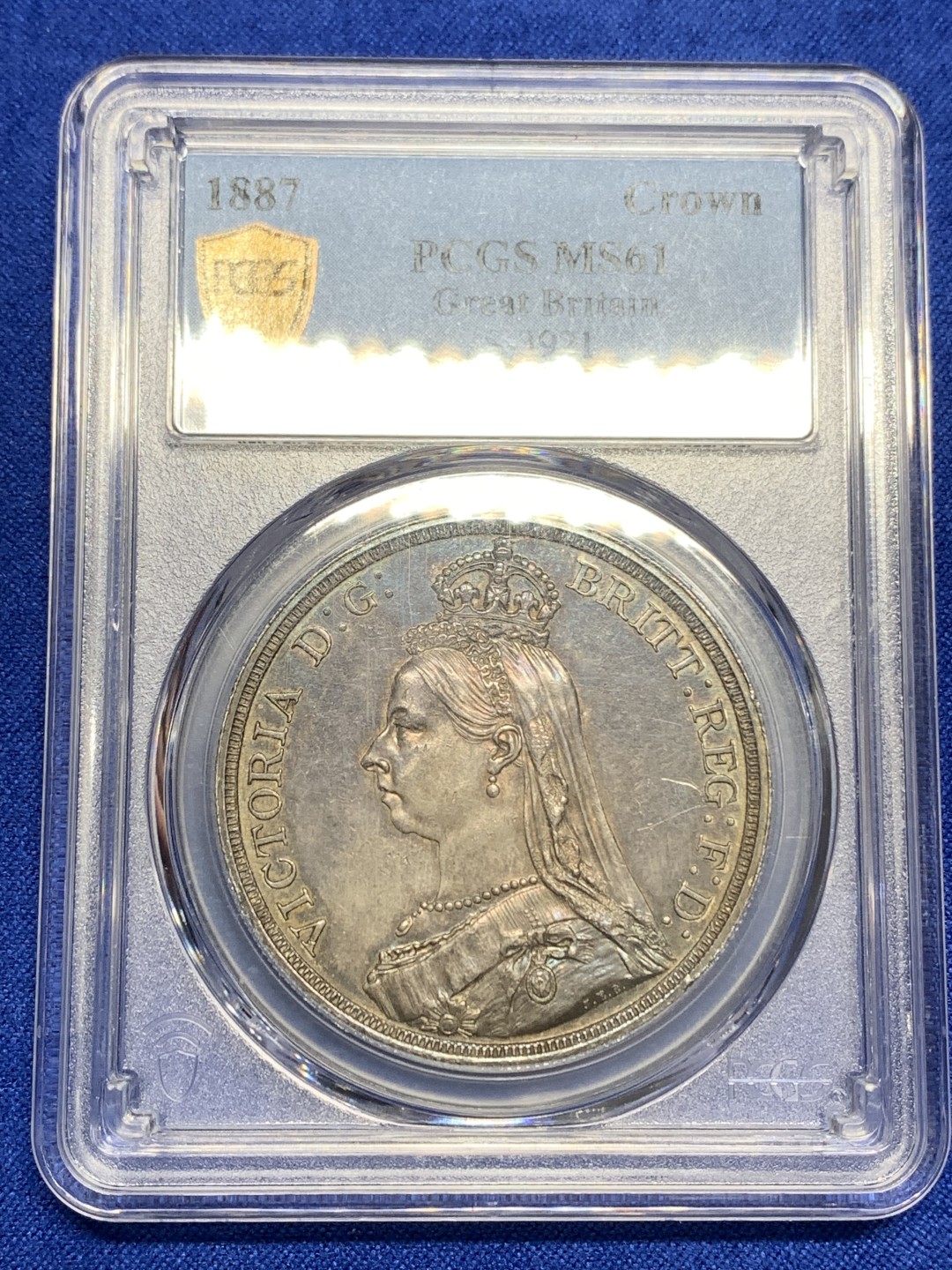 《竞宝斋》第150场-周日，周一，周四 3场 (全场包邮) PCGS MS61 英国 维多利亚 马剑克朗大银币 黑彩包浆 状态好，还泛点紫光，包浆难遇，包浆太厚导致分数保守，状态一流