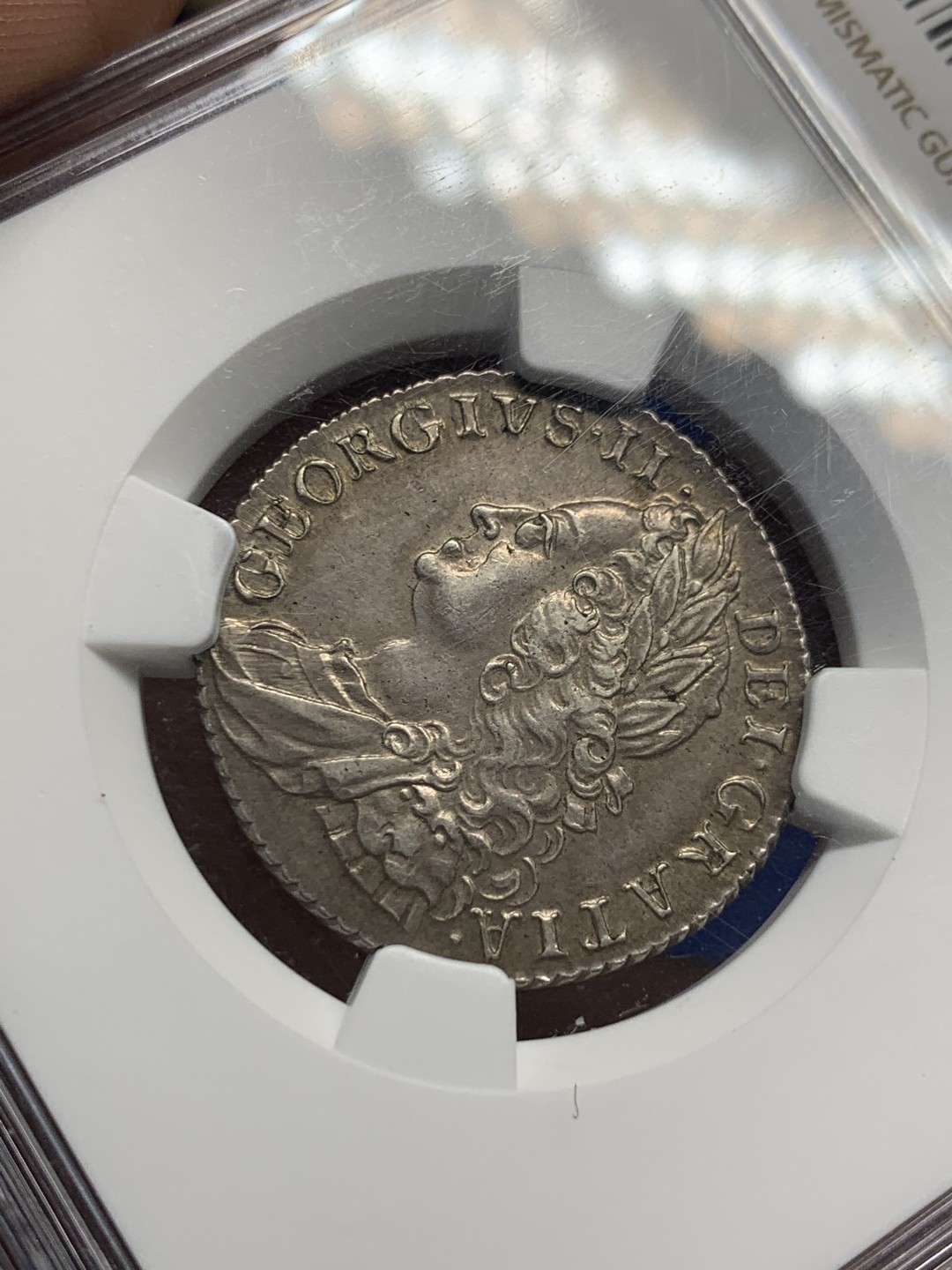 《竞宝斋》第150场-周日，周一，周四 3场 (全场包邮) NGC-AU58 1758年 英国 乔治二世1先令 汉诺威王朝早期品种。老欧洲包浆，全深打，压印完美