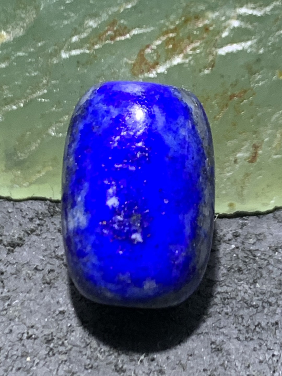 精美阿富汗老矿青金石随形小桶珠一颗，