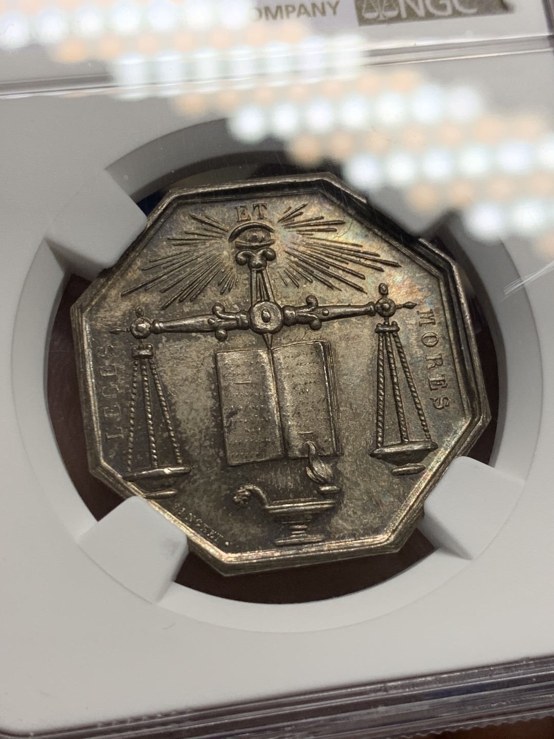 《竞宝斋》第150场-周日，周一，周四 3场 (全场包邮) NGC-MS64 法国十九世纪 天平八角 JETON 顶级品相 五彩包浆 非常漂亮