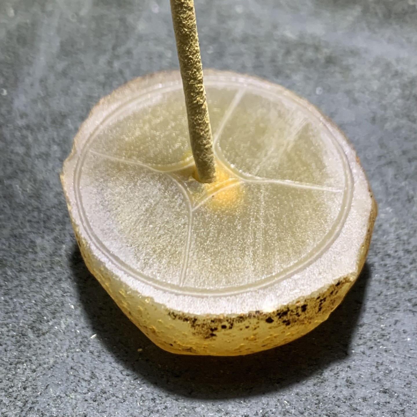 精美原皮蒙料战国红玛瑙高润度金沙料雕刻香插一个！