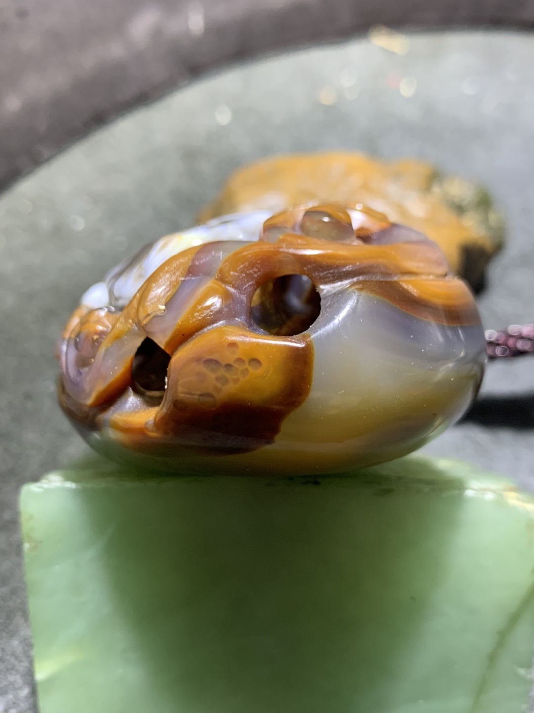 精美原皮聚宝盆高玉化巴西玛瑙手工镂空雕刻貔貅把件一个！