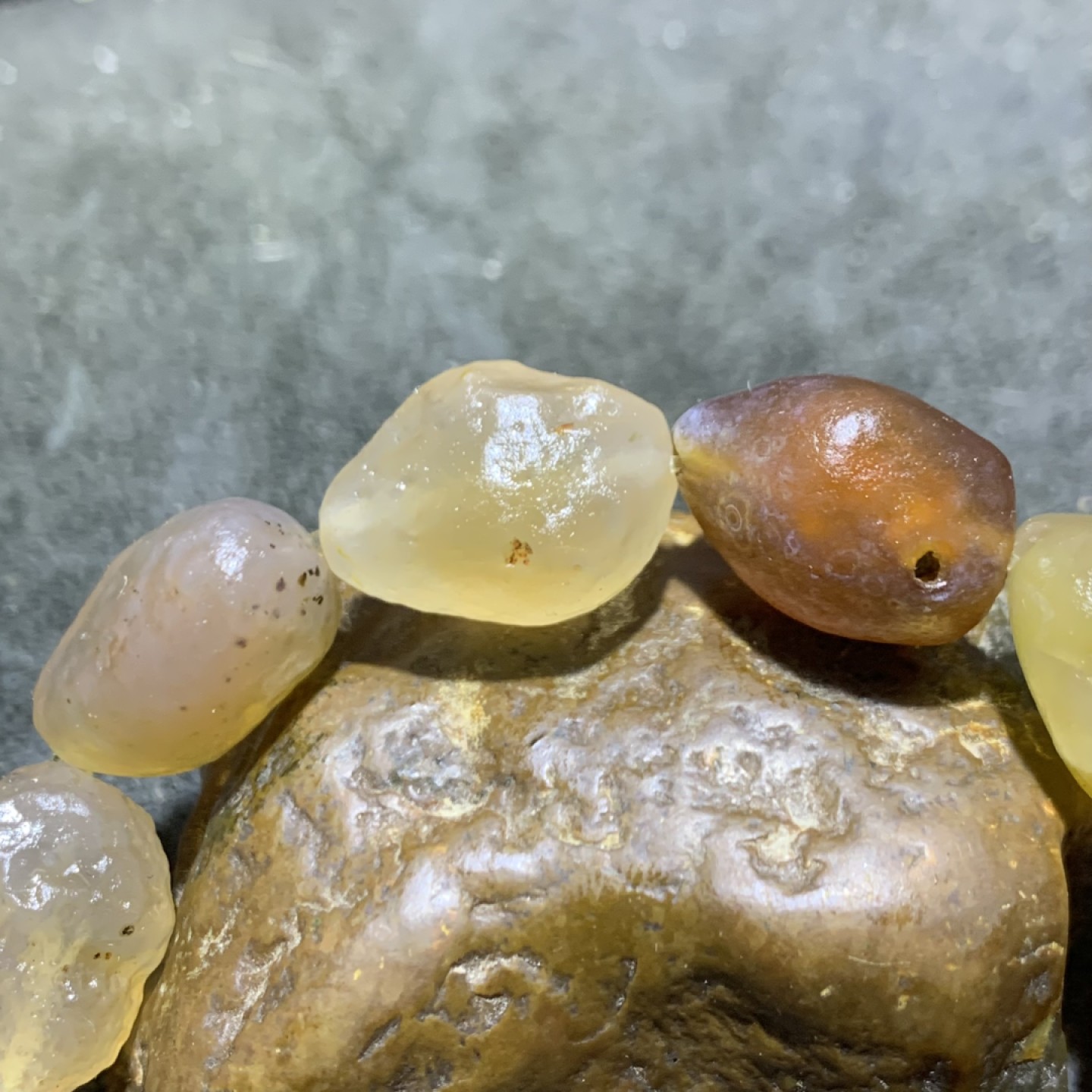 精美天然阿拉善大颗粒糖心玛瑙原石手串一条