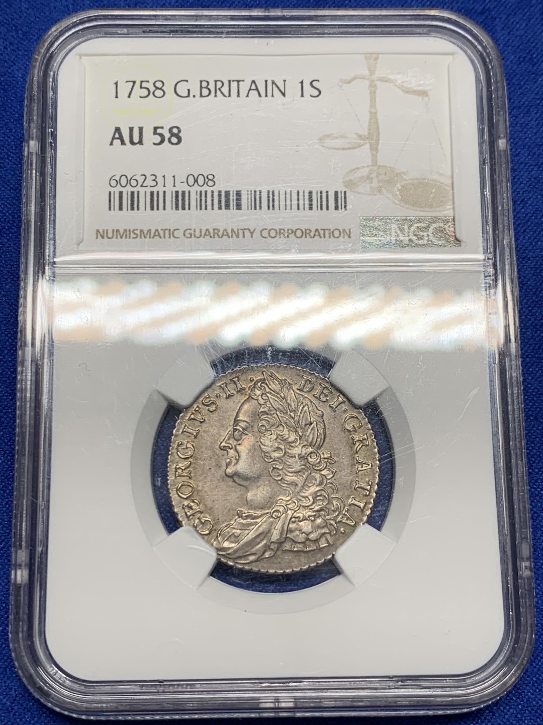 《竞宝斋》第150场-周日，周一，周四 3场 (全场包邮) NGC-AU58 1758年 英国 乔治二世1先令 汉诺威王朝早期品种。老欧洲包浆，全深打，压印完美